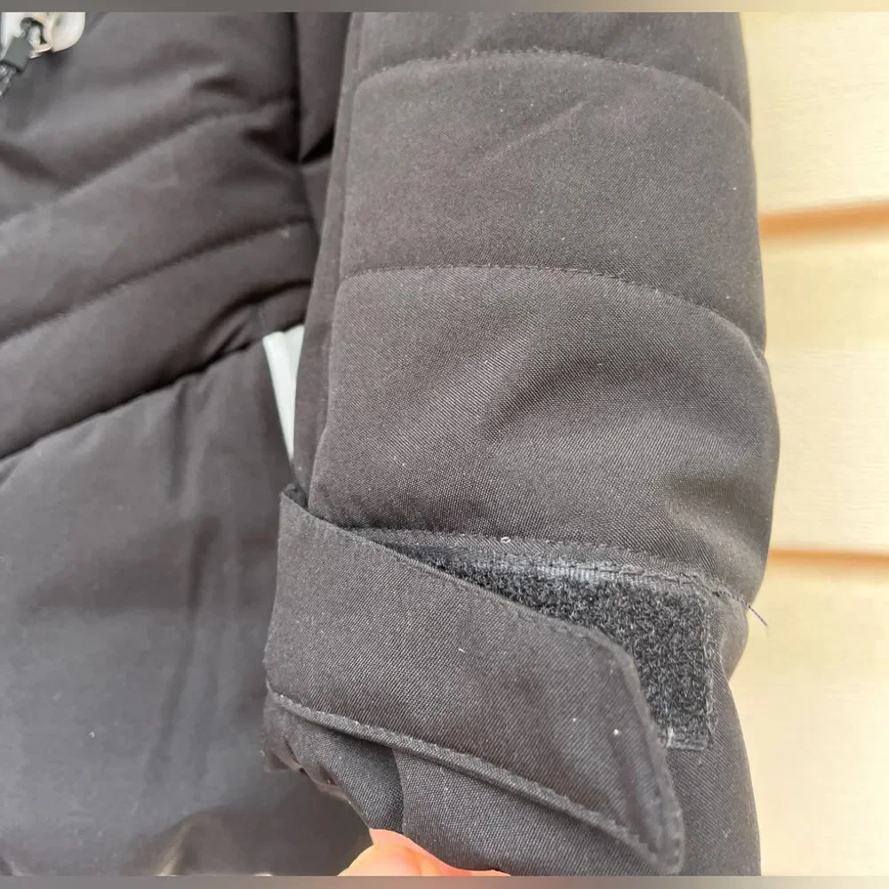 AQ Explore The Unknown Unisex black puffer coat, front & side zippers, hood,5-6